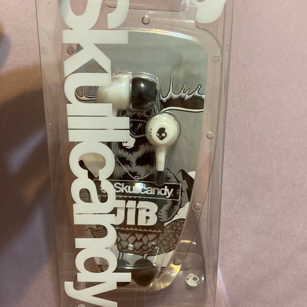 Skull candy Earbuds new